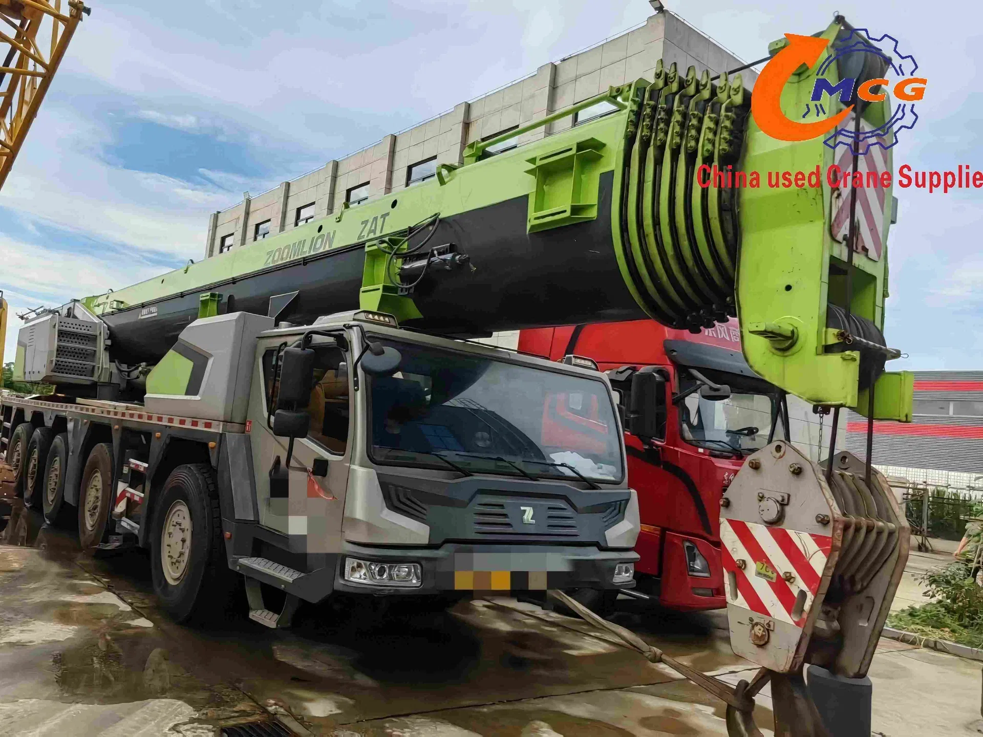 Terrain 130 tonnes Crane ZAT1300H8 Utilisé Mobile Truck Crane Concrete Pump Truck Pièces