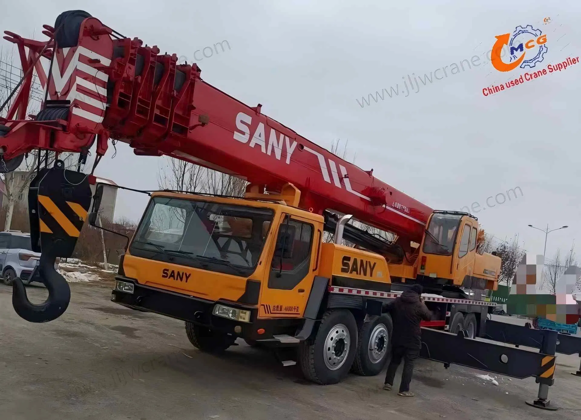 SANY 750T đã qua đời 22 tuổi, trong tình trạng rất tốt, gần như nguyên bản, chỉ hàng chục ngàn km, vài giờ làm việc, giá tốt,