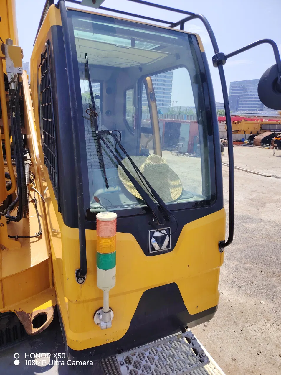 Отличное состояние подержанный грузовик Crane 2019 XC MG 80 Ton Crane доступен